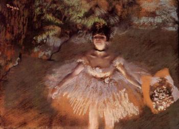 Edgar Degas : Dancer On Stage with a Bouquet